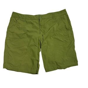 Under Armour Men's Size 42 Green Chesapeake Hydro Chino‎ Golf Shorts